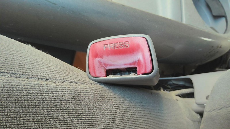 Front Seat Belt Buckle TOYOTA SIENNA 05 06 07 08 09 10