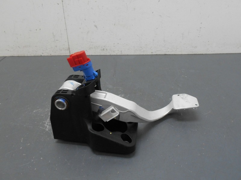 2019 17 18 19 Ferrari Portofino Brake Pedal / Mounting Board #9132 C1