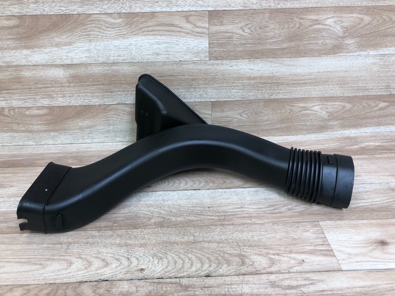 BMW F10 F01 F02 550 650 750 OEM FRONT ENGINE MOTOR AIR INTAKE DUCT TUBE 09-16 5