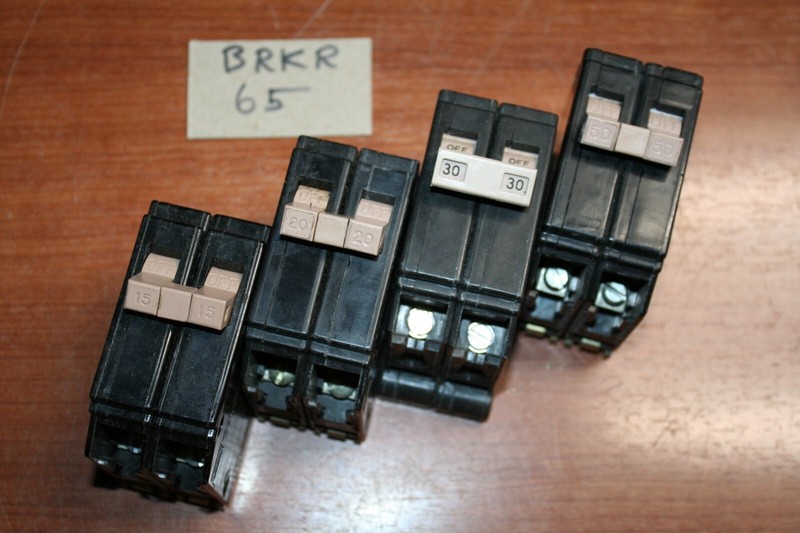 Cutler Hammer CH250 CH230 CH220 CH215 Circuit Breaker lot of 4 2 Pole 120V 240V