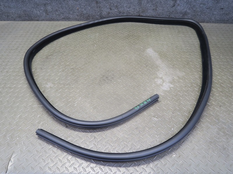 14-17 RANGE ROVER SPORT L494 FRONT LEFT DOOR WEATHERSTRIP RUBBER SEAL GASKET
