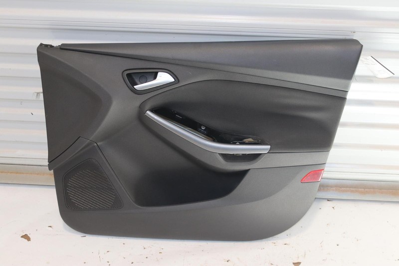 2013-2014 FORD FOCUS HATCHBACK FRONT RIGHT PASSENGER SIDE DOOR PANEL TRIM OEM