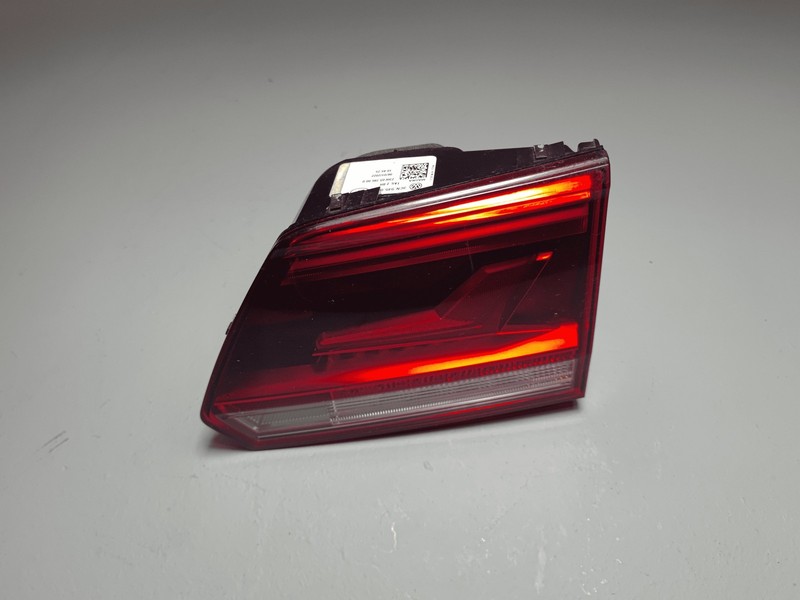 2021-2023 VOLKSWAGEN ATLAS REAR PASSENGER SIDE INNER TAIL LIGHT ASSEMBLY OEM