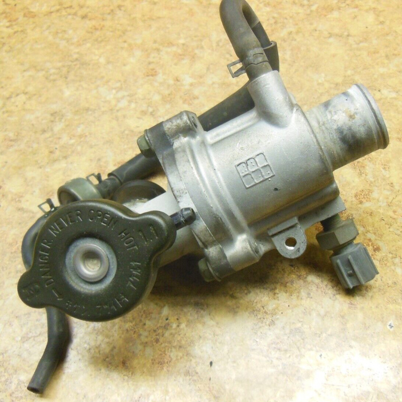2003 Yamaha FZS1 FZ1 FZ 1 FZS1000 1000 Fazer Engine Thermostat Housing Coolant