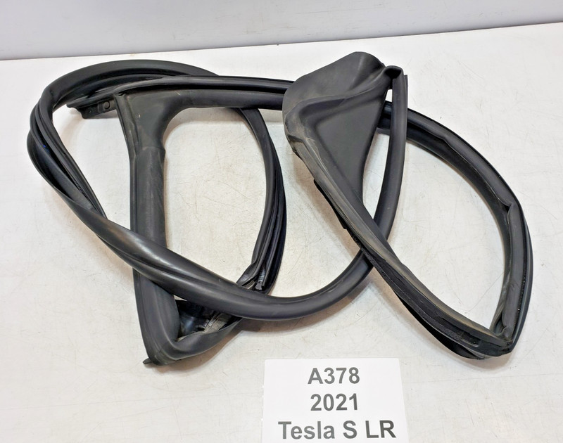 ✅ 21-25 OEM Tesla Model S Front Right Passenger Door Rubber Weatherstrip Seal