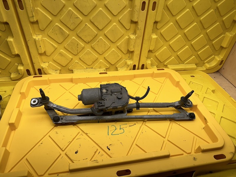 2009-2016 Audi Q5 Front Windshield Wiper Linkage w Motor 8R1955023D OEM