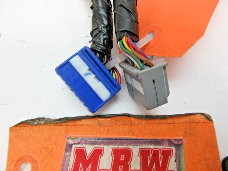 COMPUTER WIRE PLUG CONNECTOR PIGTAIL THEFT LOCKING INTEGRATED CONTROL for SUBARU