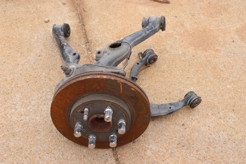 2016-2020 GMC YUKON FRONT RIGHT SPINDLE KNUCKLE WHEEL HUB W/ CONTROL ARMS OEM
