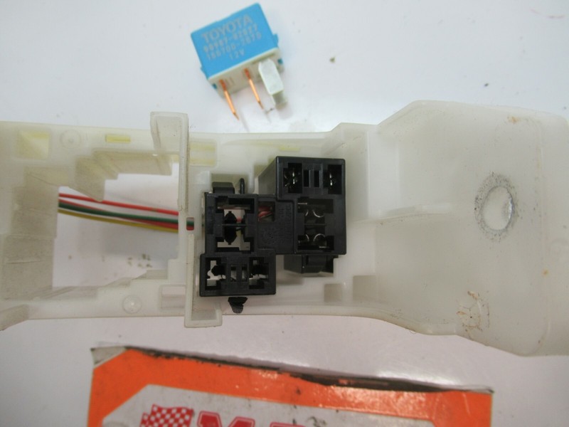 FUSE BOX RELAY BLUE LOCATED BY SHIFTER 90987-02827 LEXUS TOYOTA SCION XB 08-15