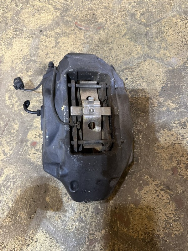 2007-2010 VW VOLKSWAGEN TOUAREGTDI AWD FRONT LEFT DRIVER BRAKE CALIPER BREMBO