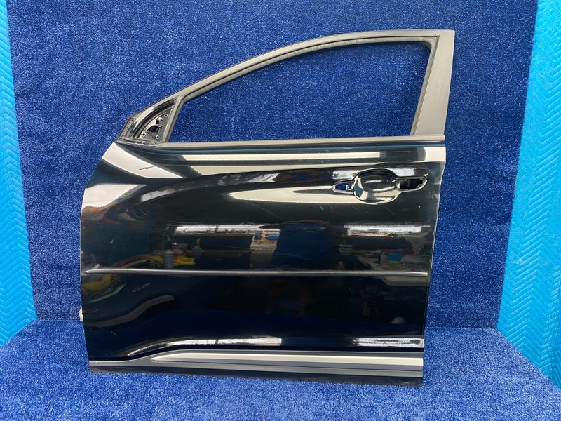 2018-2023 HYUNDAI KONA LEFT SIDE FRONT DOOR SHELL OEM Black