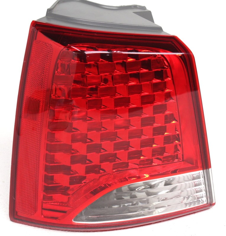 OEM Kia Sorento Outer Left Halogen Tail Lamp 92401-1U000 - Small Lens Crack