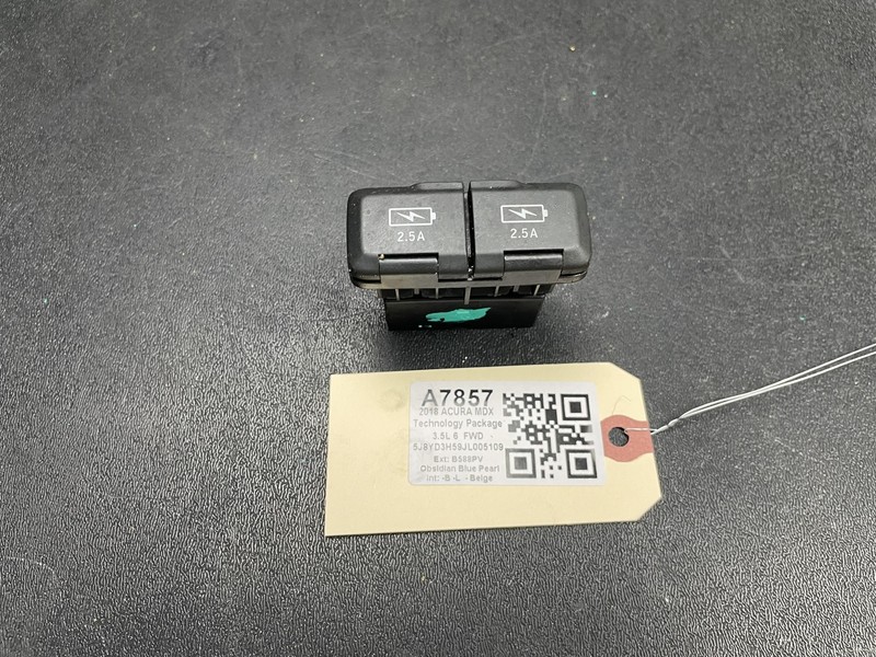 Center Console Rear Dual USB Charge Adapter 2018 Acura MDX 39113-TG7-A21 17 - 20