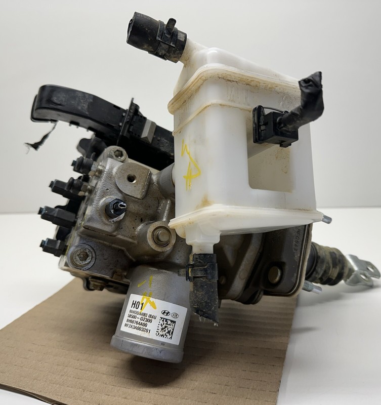 58500G2300 | 17 - 2019 Hyundai Ioniq Power Brake Booster VIN C 8th Digit OEM