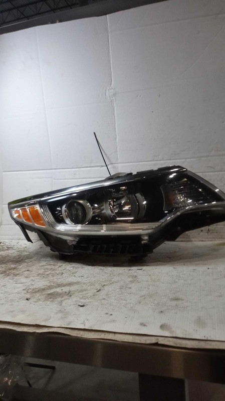 2018 KIA Optima Right Headlight Assembly GREY 588580 95K Miles Used
