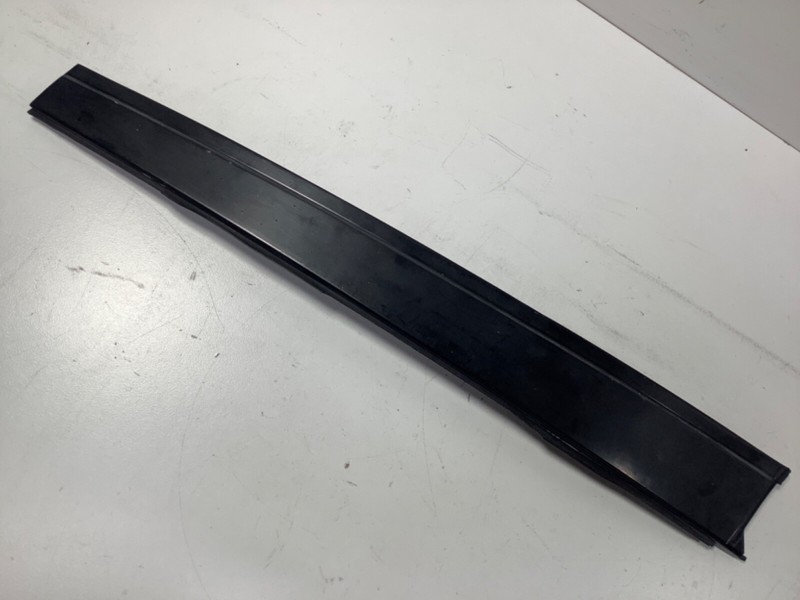 94-97 HONDA ACCORD 4Dr RIGHT FRONT Door Garnish Sash Trim 72430-SV1-003 OEM