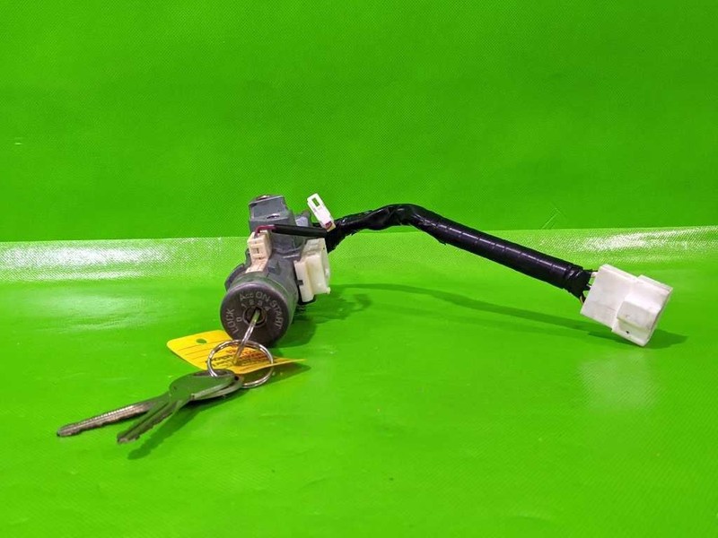 00 01 02 XTERRA IGNITION SWITCH CYLINDER HOUSING W/KEY OEM 4332-7