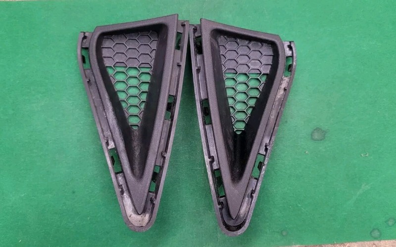 2018 2019 2020 2021 Ford Mustang Bumper Left & Right Fog Light Bezel Trim OEM