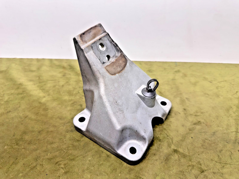 17-23 Jaguar X761 F-Pace Land Rover Velar 3.0 5.0 Right Engine Mount Bracket OEM