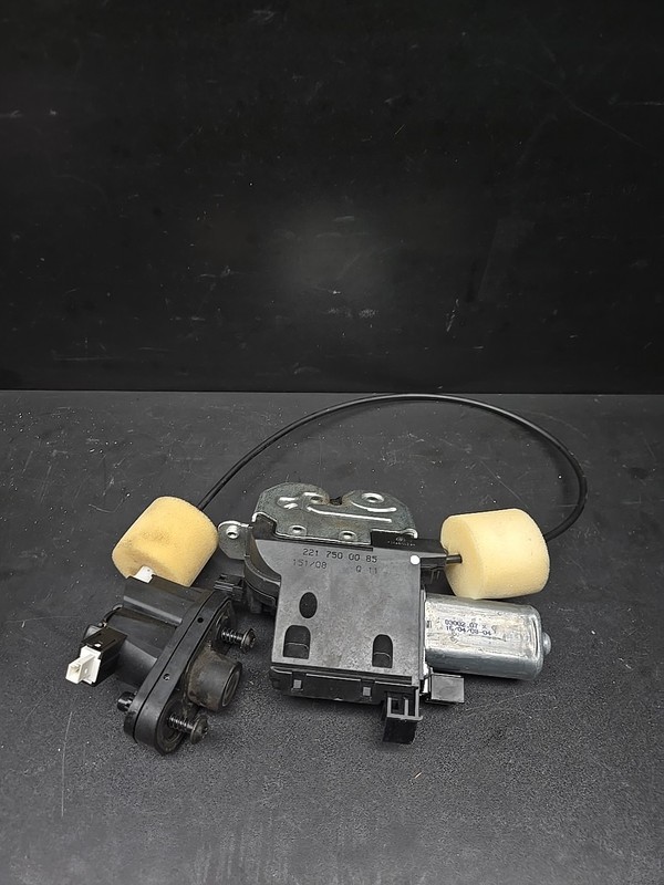 07-14 Mercede W221 S550 CL550 Rear Trunk Lid Latch Lock Actuator 2217500085 OEM