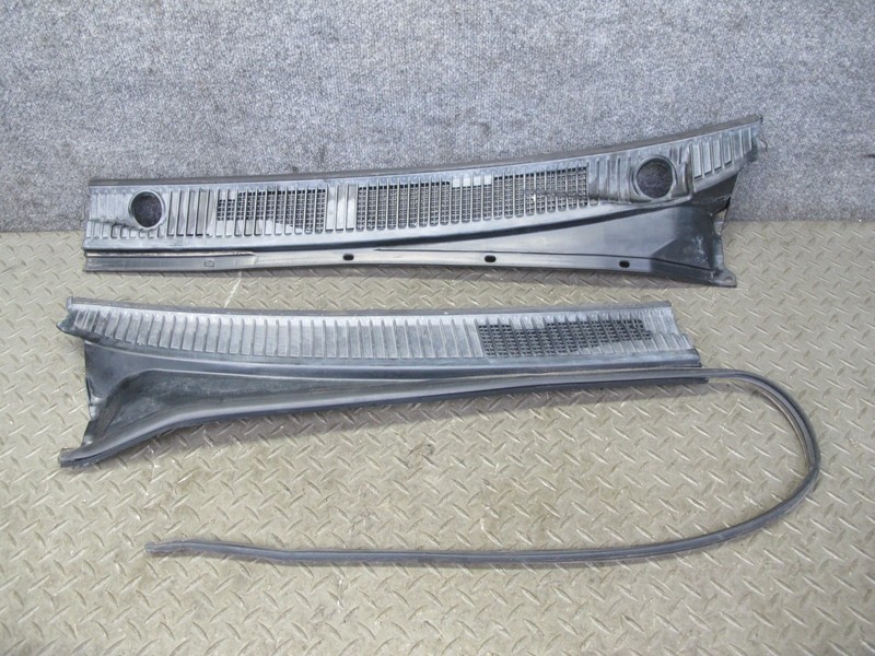 1998-2007 LEXUS J100 LX470 FRONT WINDSHIELD LEFT & RIGHT VENT COWL SEAL SET