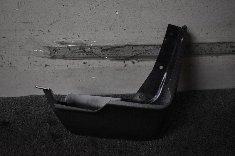 2019-2020 INFINITI QX60 FRONT RIGHT SIDE MUD GUARD FACTORY OEM