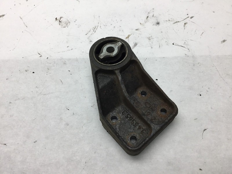 Maserati Quattroporte Right Differential Transfer Bracket Mount 04 - 08 :Y