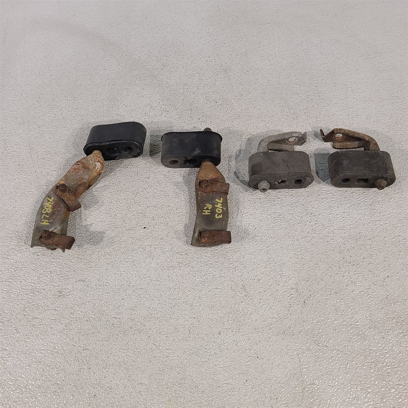 94-95 Ford Mustang Gt Exhaust Hanger Hangers Set Aa7403