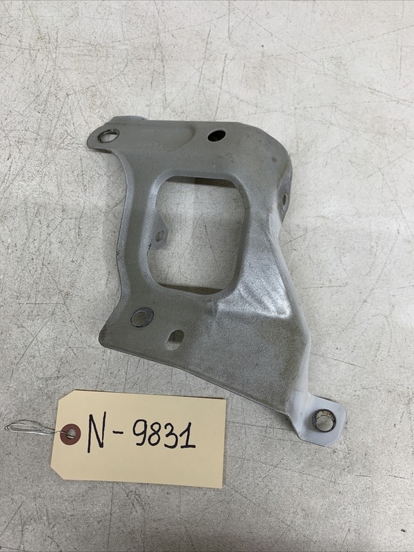 17-22 Tesla Model 3 Front Right Fender Support RH Bracket 1086016-00-D 9831 B75