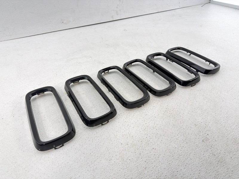 2015-2018 Jeep Renegade Chrome Insert OEM