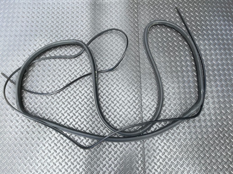 84-94 BMW E30 3-Series 325iX 325e Weatherstrip Rubber Front Windshield Seal OEM