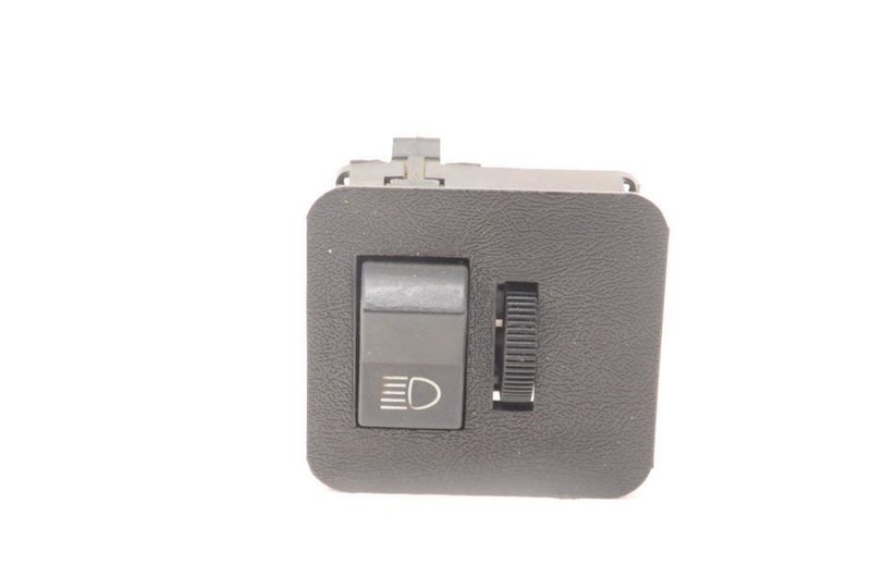 1983-1985 PORSCHE 944 2.5L HEADLIGHT SWITCH 477941531E