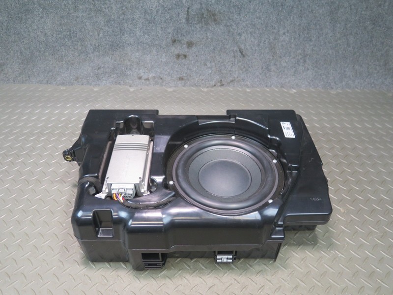 2015-2025 PORSCHE MACAN REAR BOSE SUBWOOFER AUDIO SPEAKER W/AMPLIFIER