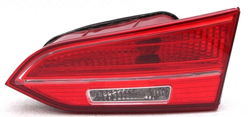 OEM Hyundai Santa Fe Sport Right Passenger Side Halogen Tail Lamp Lens Chip