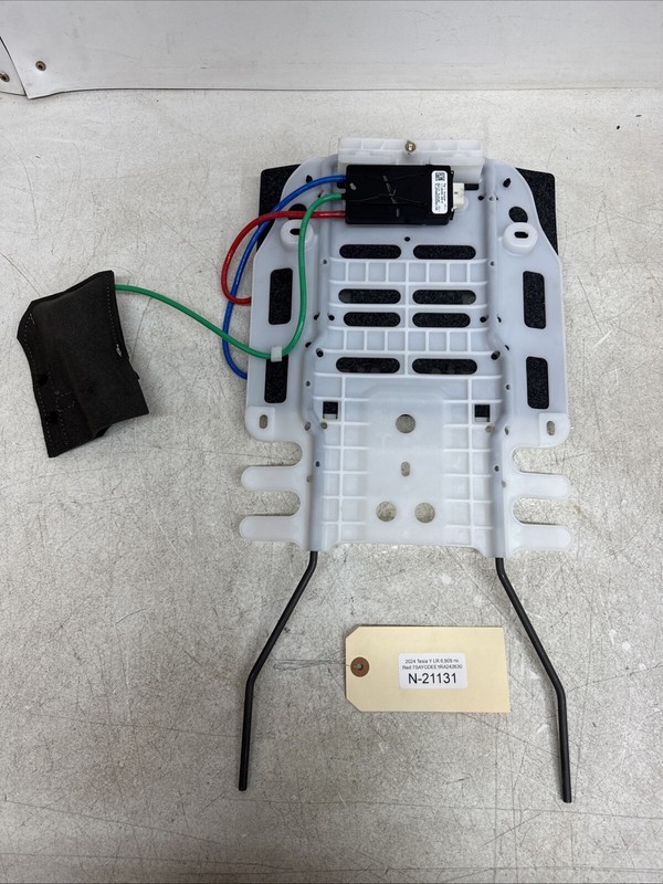 20-22 Tesla Y LEFT FRONT SEAT LUMBAR ADJUSTMENT SUPPORT 1107078-00-A 21131 U7