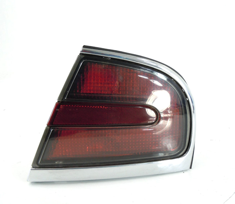 1998-2004 Buick Park Avenue Quarter Panel Mounted Tail Light Passenger Right OEM