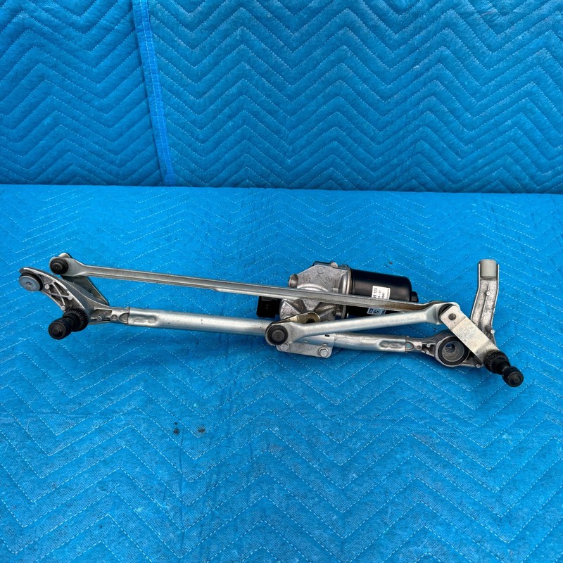 2006–2011 BMW 325I E90 Front Windshield Wiper Motor Linkage OEM 7161711, 99K