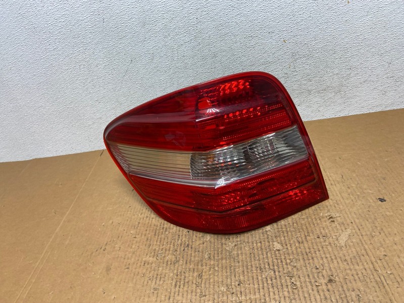 2006 - 2008 Mercedes ML 350 Ml-Class Left Driver Lh Tail Light OEM AE2667 LK