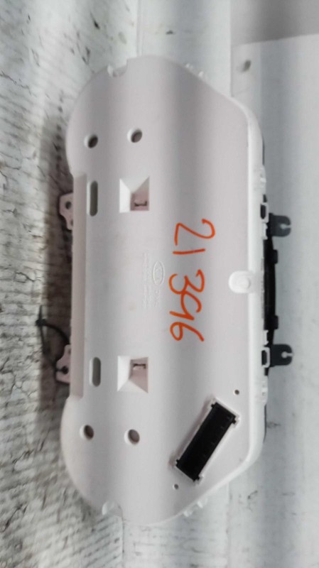 2016 KIA Sorento Speedometer Gauge OEM Maroon 2.4L 98k Miles NJ25-21396-526542