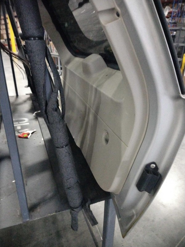 Used Deck Lid fits: 2010 Jeep Grand cherokee w/o rear view camera Grade A