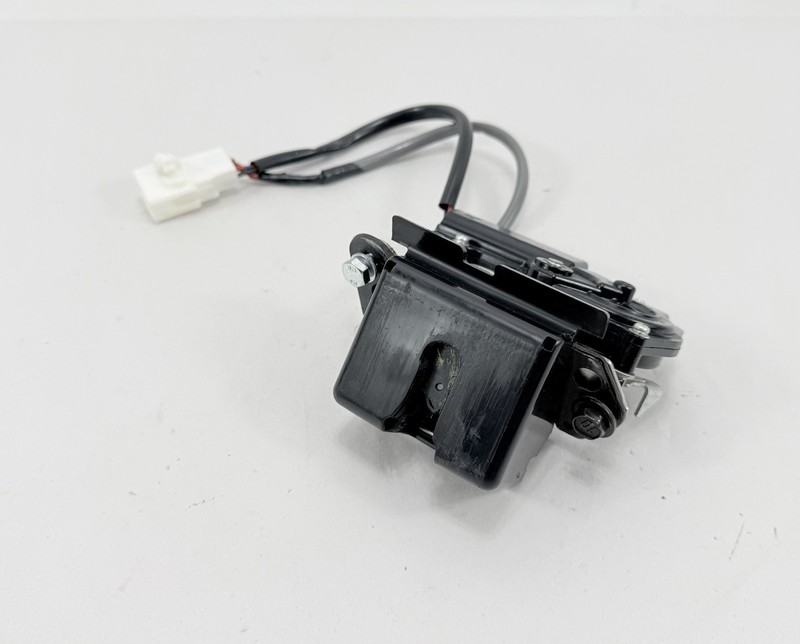 2004-2010 Toyota Sienna Trunk Latch Rear Tailgate Hatch Lock Actuator OEM
