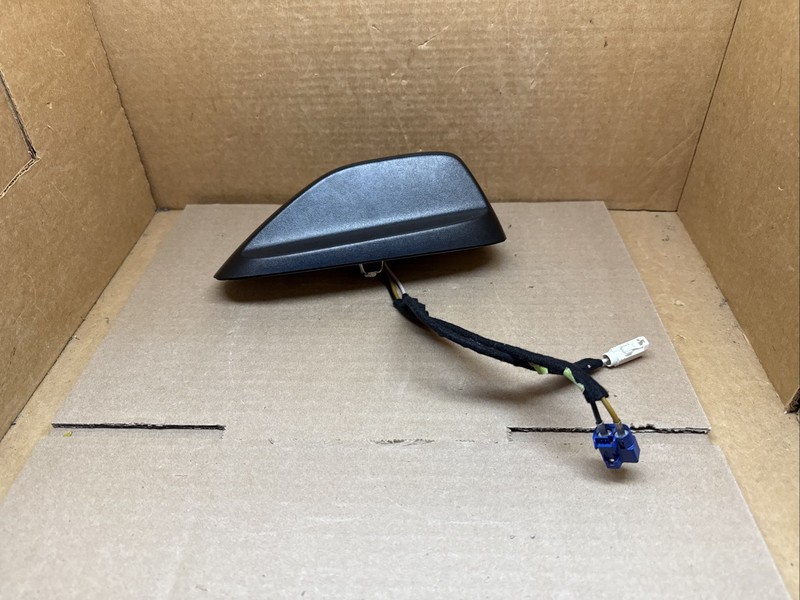 2018-2021 Jeep Grand Cherokee Roof Mounted Radio Antenna OEM 68306633AA