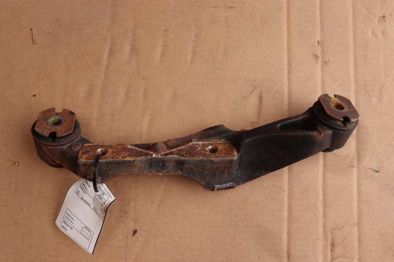 14-18 CHEVY SILVERADO 1500 4.3L 4WD FRONT LEFT DIFFERENTIAL CARRIER SUPPORT OEM