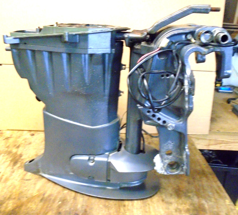 Yamaha 4 Stroke 40 Hp Upper casing w Clamp Brackets & Swivel Bracket 2005 F40TLR