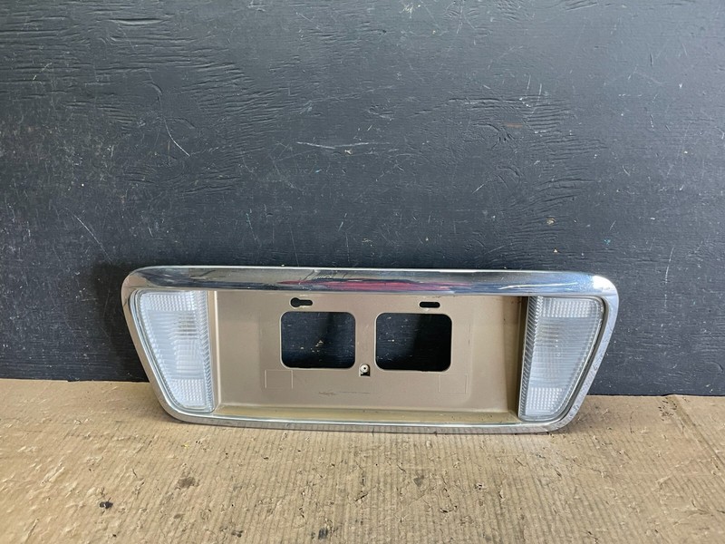 2004 to 2006 Suzuki Verona Rear Trunk Lid License Molding Panel Trim M6303 DG