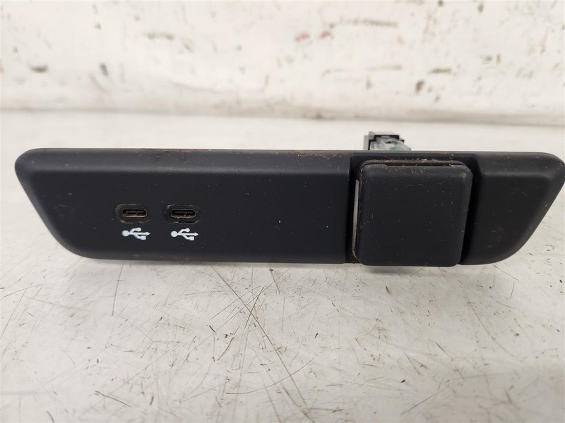 2024 - 2025 Acura Zdx Center Console Dual Usb C Port Ports 13561801