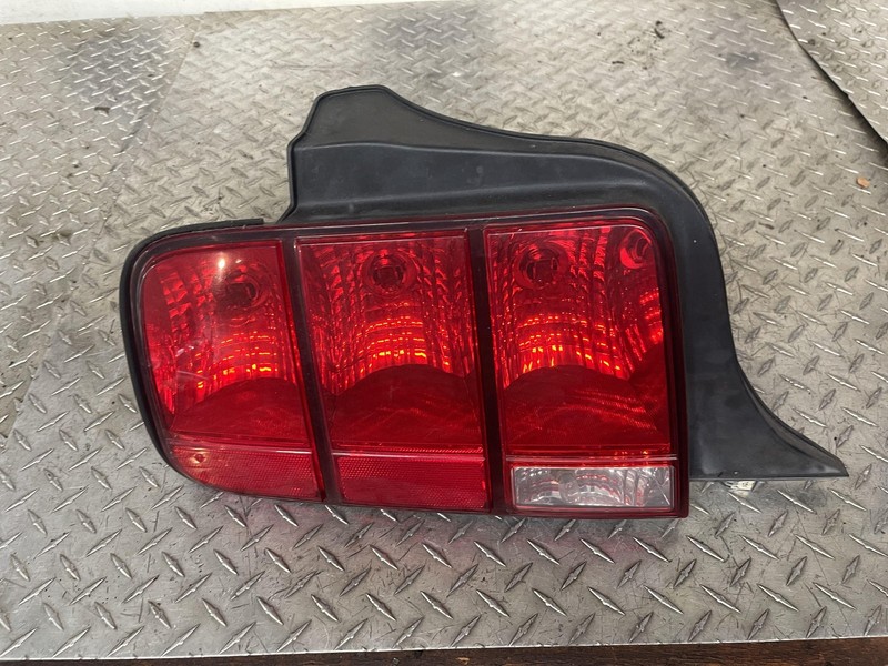 2005-2009 Ford Mustang Driver Left Tail Ligh Tail lamp Oem