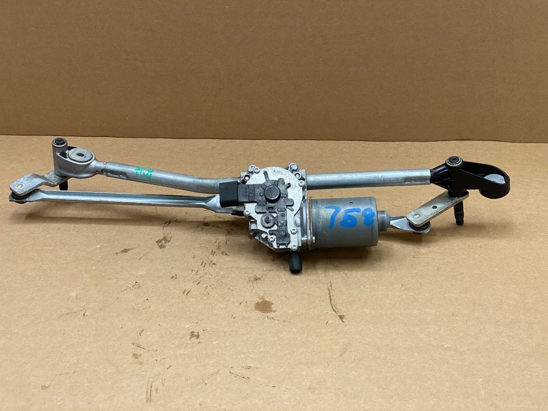 2009-2016 BMW Z4 FRONT WINDSHIELD WIPER LINKAGE MOTOROEM LOT758