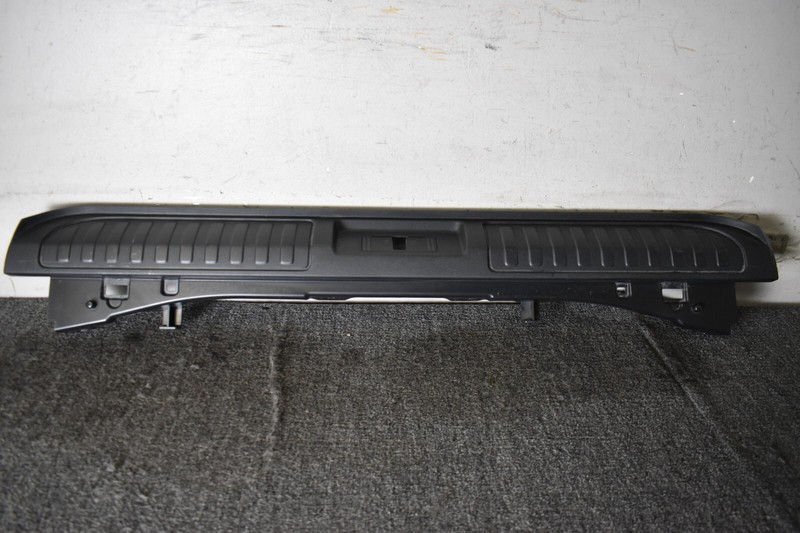 2014 - 2016 RANGE ROVER SPORT L494 TAILGATE SCUFF PLATE DK62-425A92-A OEM