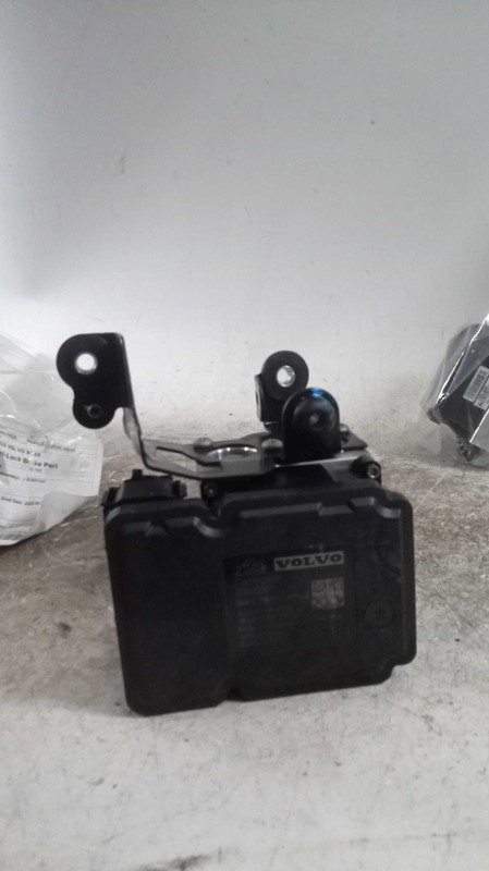 Volvo XC60 2015 ABS Pump Assembly 4WD 132K mi. 31273882 1573